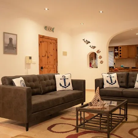 Spacious 3 Bedroom In Marsascala